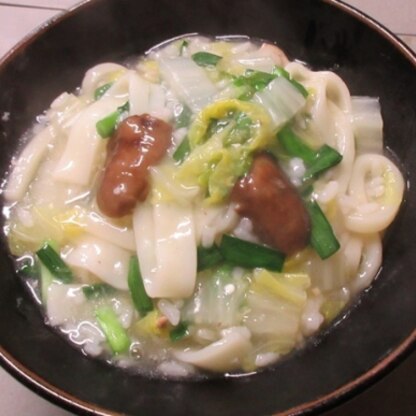 キノコはシイタケしか
なかったのですが、
白菜とにらがあったので生姜たっぷりの
ポカポカあんかけになりました。
美味しくいただきました。